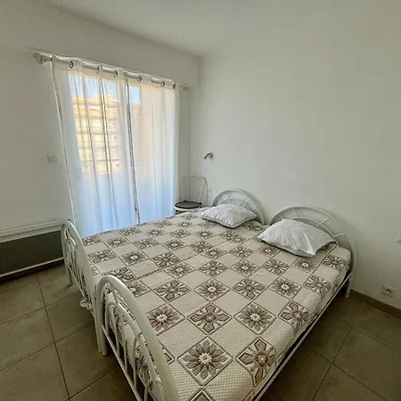 Lumineux Avec Terrasse Et Acces - Fr-1-816-15 Le Lavandou